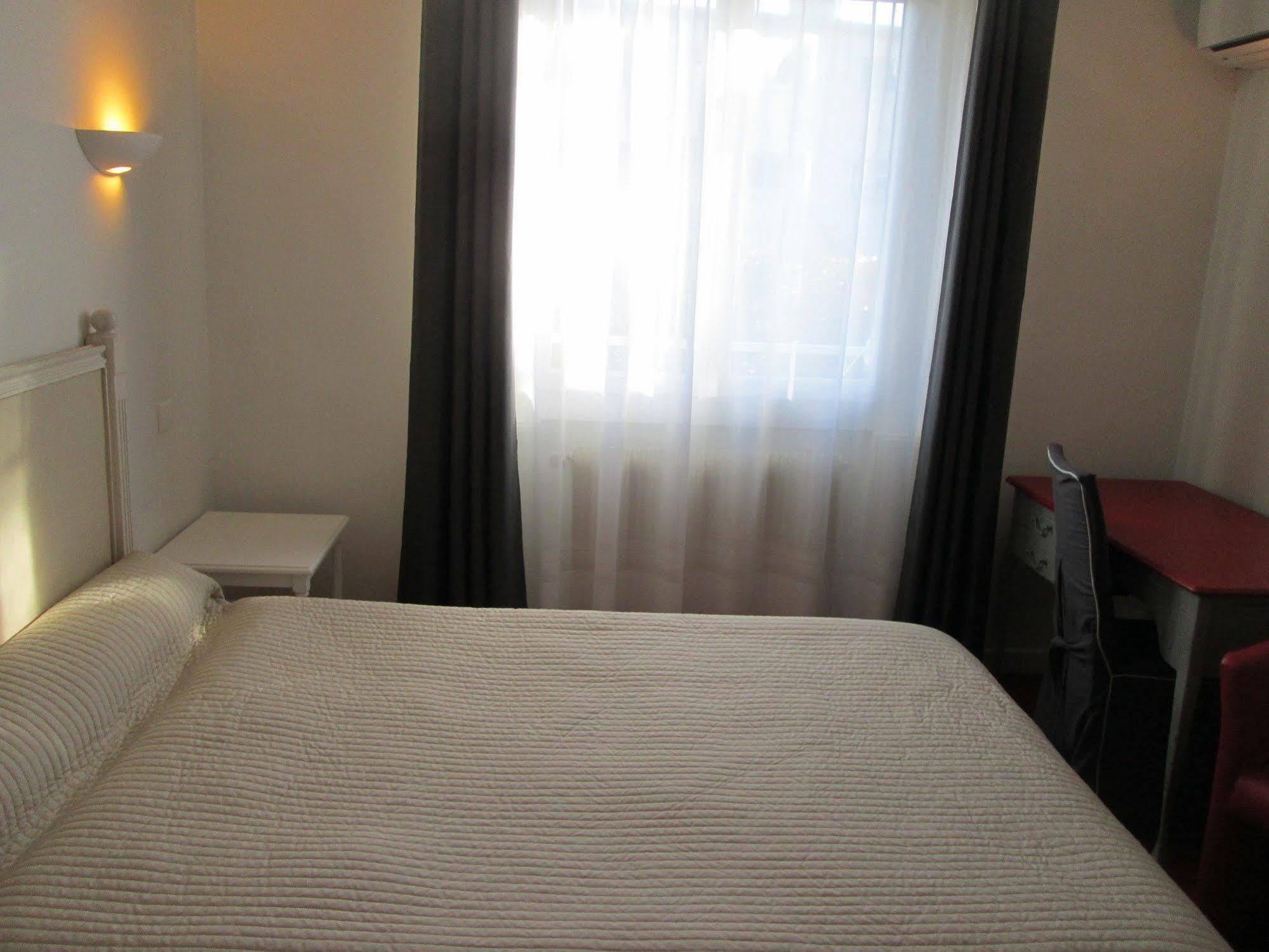 Hotel Victor Hugo Дижон Екстериор снимка