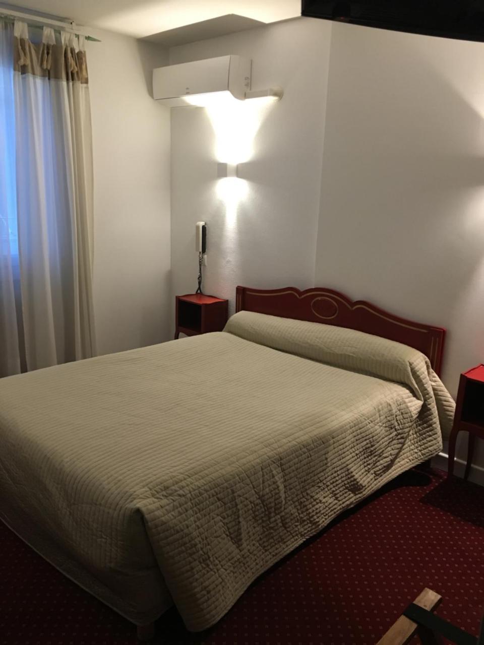 Hotel Victor Hugo Дижон Екстериор снимка